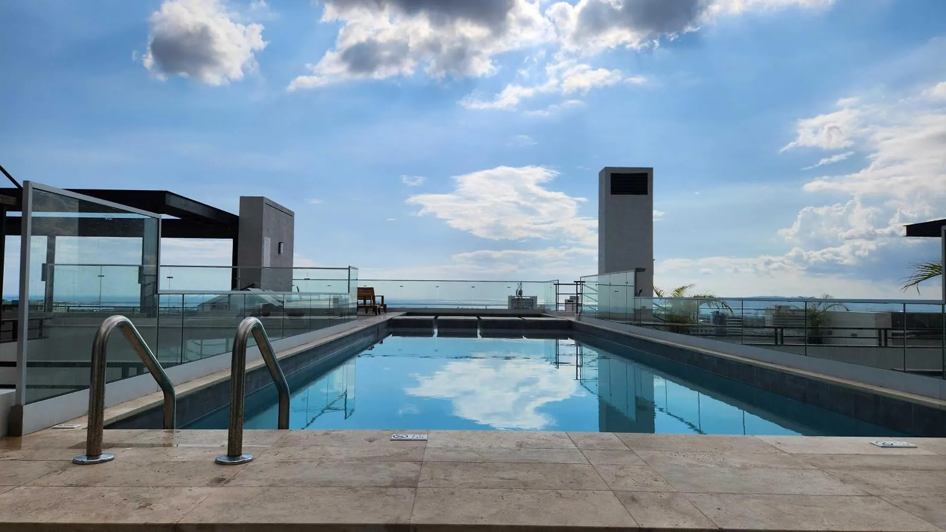 Daire The Escape - Unique Bali Inspired Condo Kingston