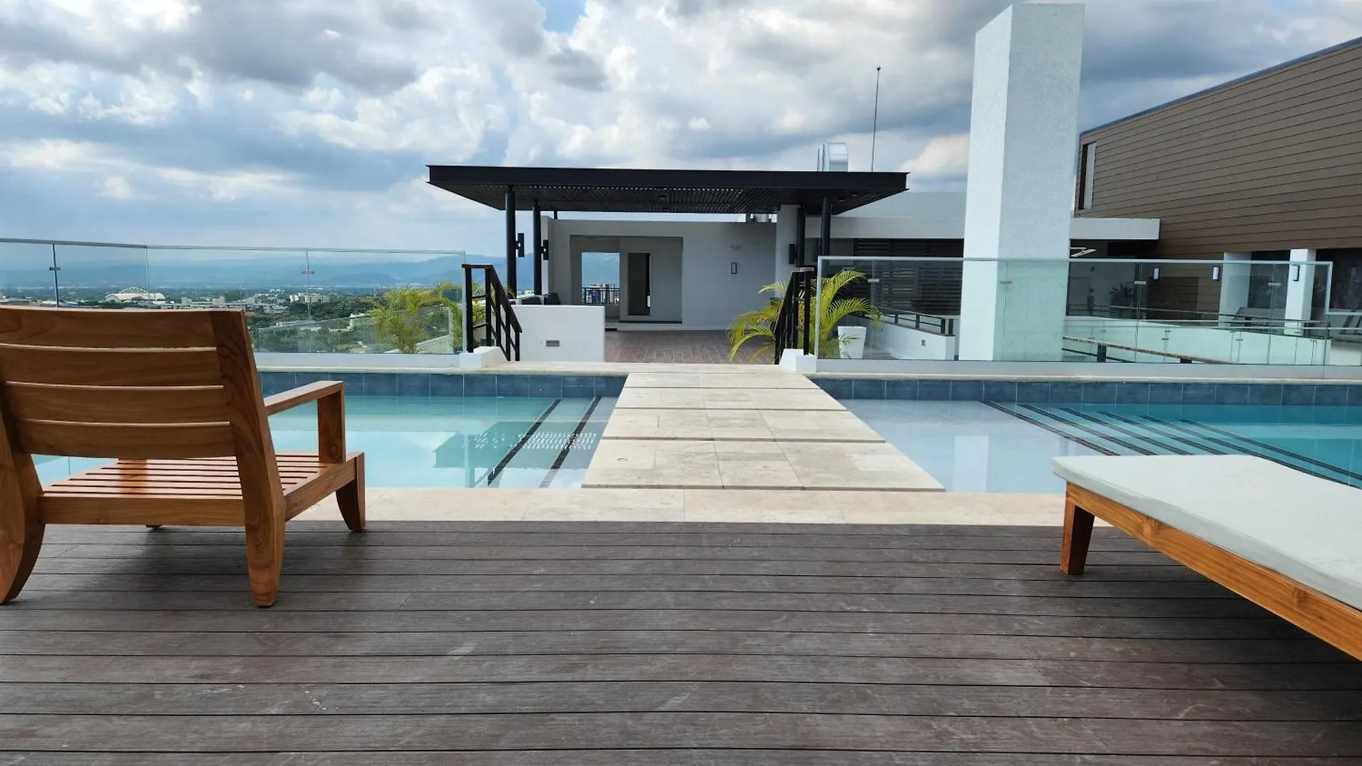 The Escape - Unique Bali Inspired Condo Kingston Daire